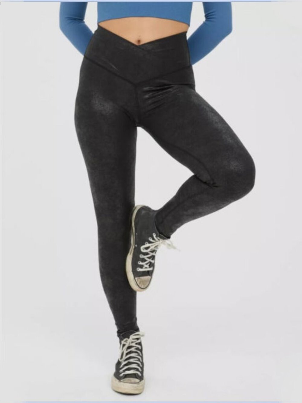 Offline by Aerie The Hugger Crossover High Waist Crackle Leggings Size (M)